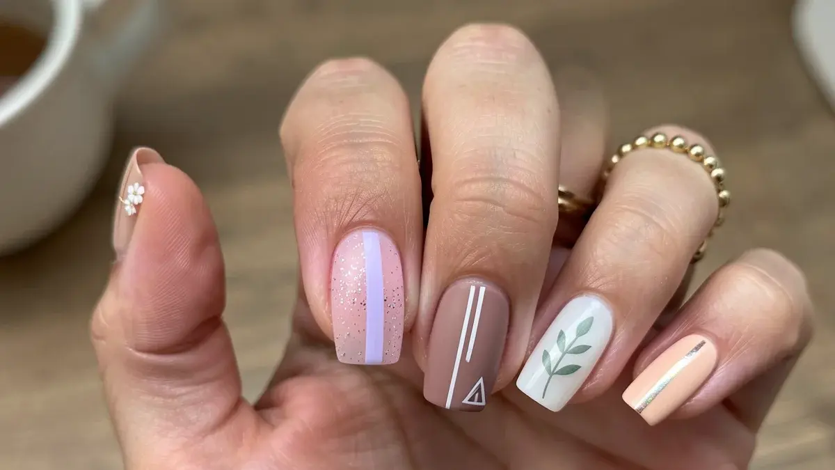 Unha decorada quadrada delicada simples: 30 ideias fáceis e lindas